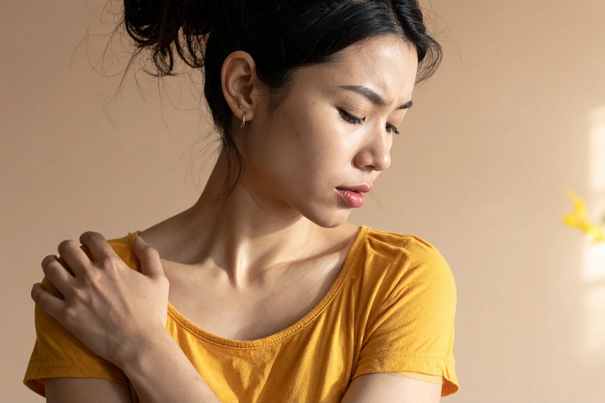 Woman holding shoulder